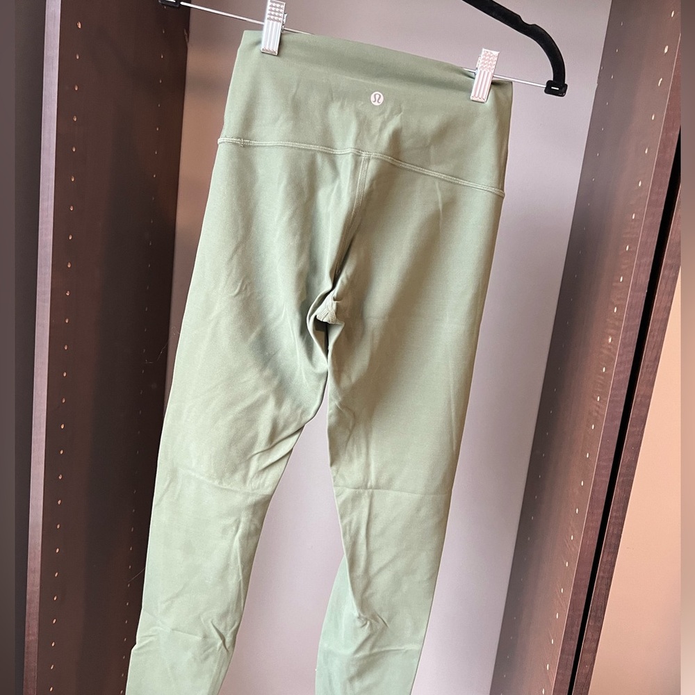 Lululemon - Picture 3 of 3